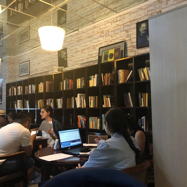 Foto scattata a Bookcafe da Shadab K. il 6/16/2019