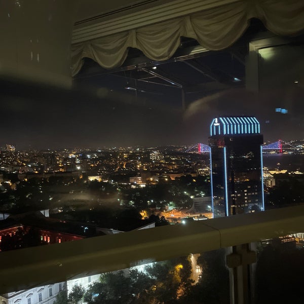 7/9/2021에 Shadab K.님이 City Lights Restaurant &amp; Bar InterContinental Istanbul에서 찍은 사진
