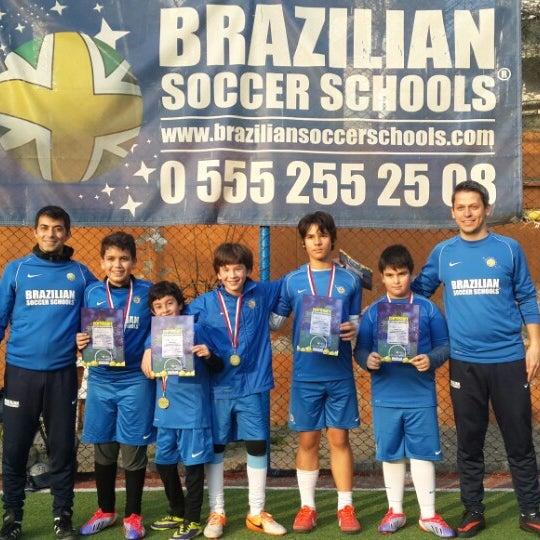 2/15/2014にDinç L.がBrazilian Soccer Schools - Brezilyalı Gibi Oynaで撮った写真