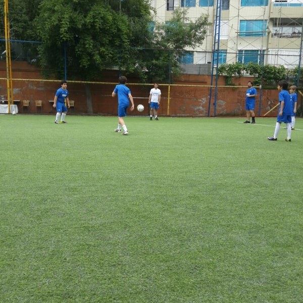 6/7/2014にDinç L.がBrazilian Soccer Schools - Brezilyalı Gibi Oynaで撮った写真
