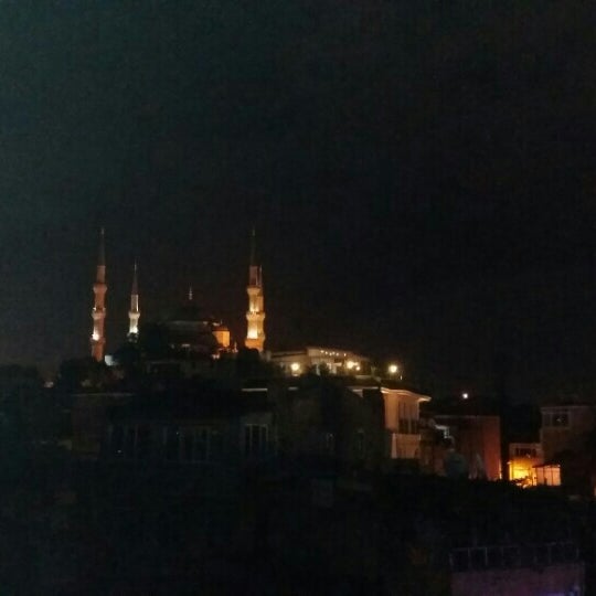 Photo taken at Asmali Hotel Istanbul - Oldcity Sultanahmet by Hakan E. on 9/3/2015