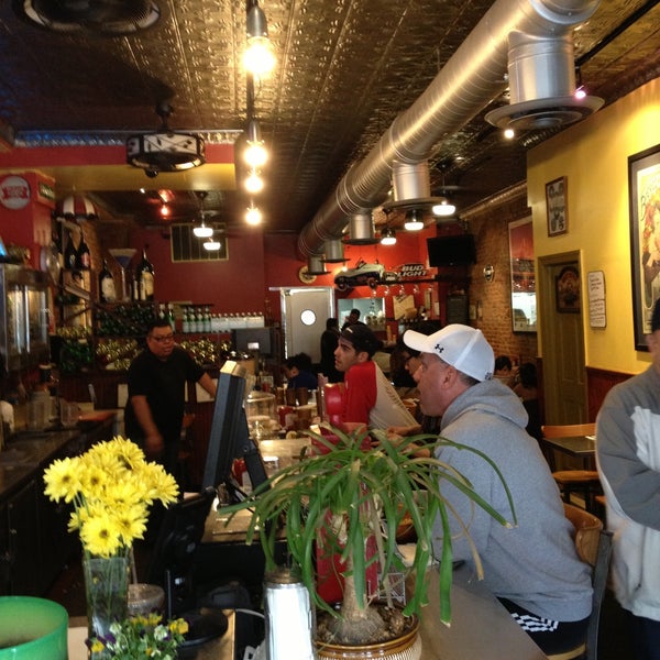 รูปภาพถ่ายที่ Windsor Cafe โดย John เมื่อ 4/13/2013
