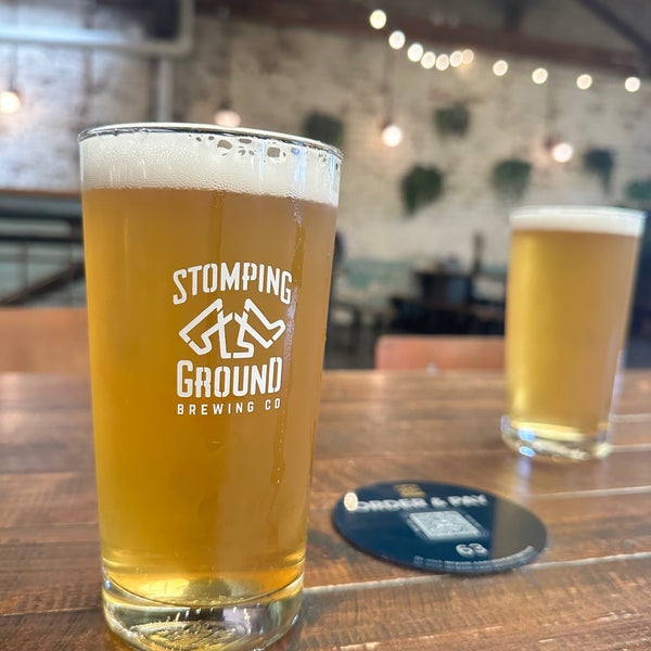 Foto scattata a Stomping Ground Brewery &amp; Beer Hall da Jade R. il 4/29/2024