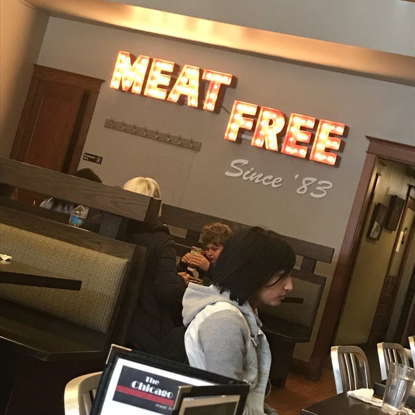3/23/2018 tarihinde Jameka W.ziyaretçi tarafından Chicago Diner'de çekilen fotoğraf