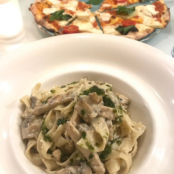 Photo taken at Emporio Pizza &amp; Pasta by Ece D. on 10/28/2019