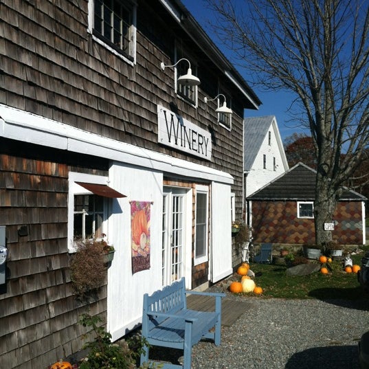 Foto tomada en Sweetgrass Farm Winery &amp; Distillery  por Greg E. el 10/27/2012