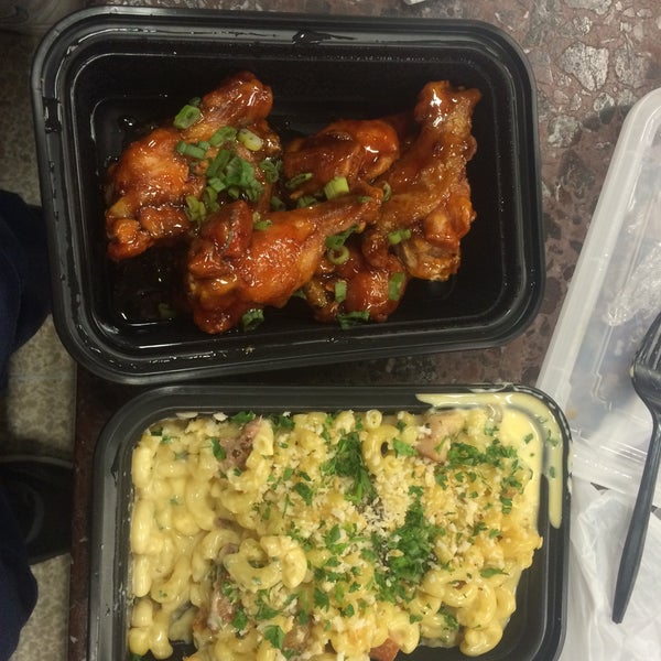 Classic Mac n cheese & the wasabi blue cheese worth the stop