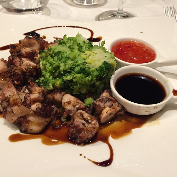 The grilled octopus is very tasty, a bit salty for my taste. But i guess you can ask them to put less salt. Super tender, it melts in your mouth. Comes with broccoli, soy sauce and sweet chili. 👍🏼