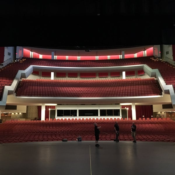 รูปภาพถ่ายที่ TPAC - Tennessee Performing Arts Center โดย Mark J. เมื่อ 8/4/2018