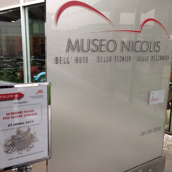 10/25/2013 tarihinde Silvia Z.ziyaretçi tarafından Museo Nicolis'de çekilen fotoğraf
