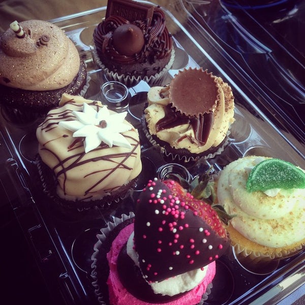 รูปภาพถ่ายที่ Coccadotts Cake Shop โดย Amanda G. เมื่อ 8/23/2014