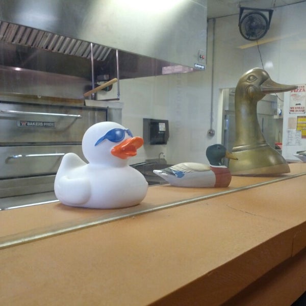 Lucky duck рабочее зеркало. Pizza Duck Адлер. Pizza Duck Каспийская. Аттракцион Lucky Duck.