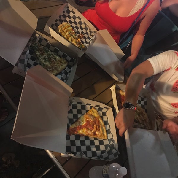 7/5/2018 tarihinde Mariah D.ziyaretçi tarafından Wiseguy NY Pizza'de çekilen fotoğraf