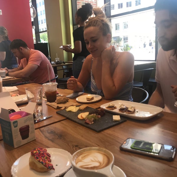Снимок сделан в Good Company Doughnuts &amp; Cafe пользователем Mariah D. 6/29/2019