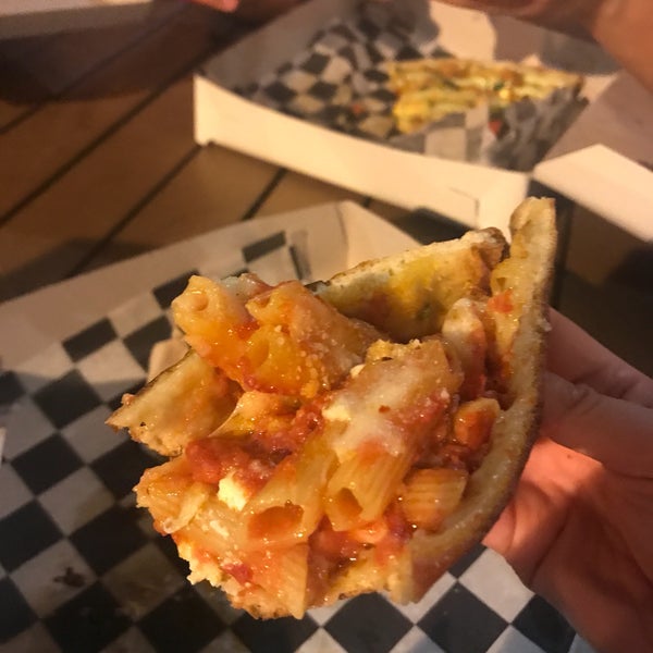 Foto tomada en Wiseguy NY Pizza  por Mariah D. el 7/5/2018