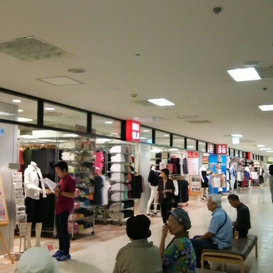 ユニクロ Clothing Store