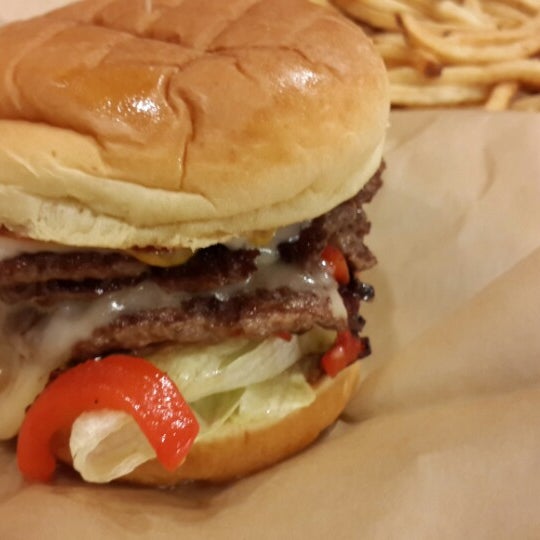 Photo taken at Meatheads Burgers &amp; Fries by Vic M. on 9/21/2013
