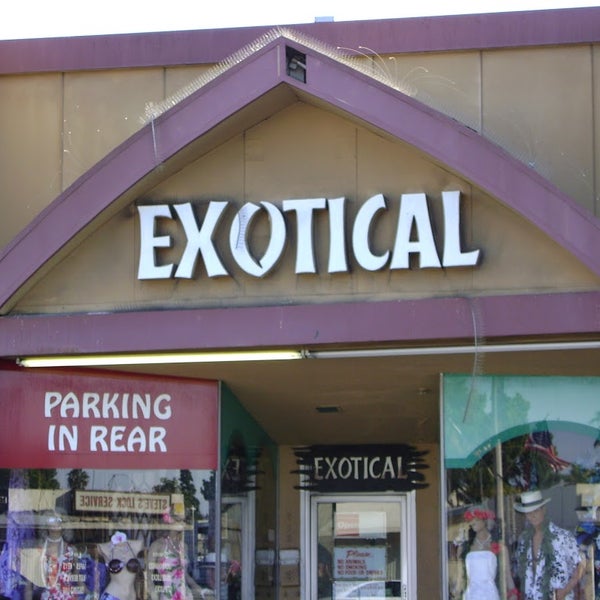 Foto diambil di Exotical Hawaiian Apparel oleh Exotical Hawaiian Apparel pada 6/10/2015