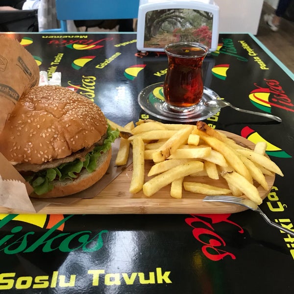 7/12/2018에 Elvandır 🍁🍂님이 Fiskos Cafe &amp; Restaurant에서 찍은 사진