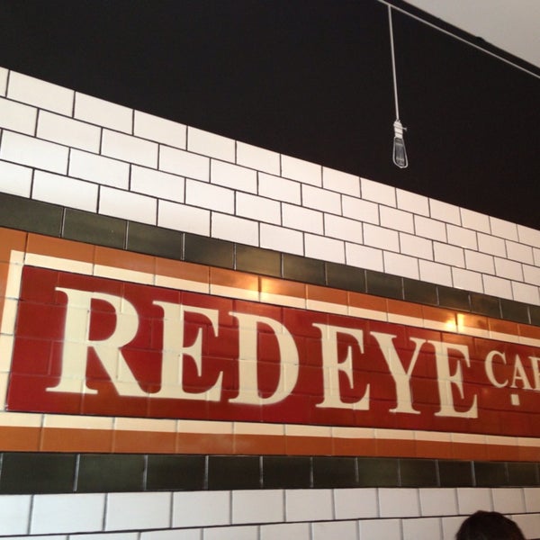 Foto tirada no(a) Red Eye Cafe por Cynthia D. em 6/15/2013