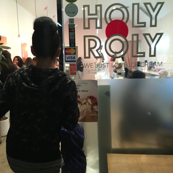 รูปภาพถ่ายที่ Holy Roly Ice Cream โดย Cynthia D. เมื่อ 7/20/2018