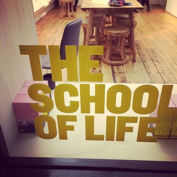 Foto tirada no(a) The School of Life por Sally H. em 4/8/2014