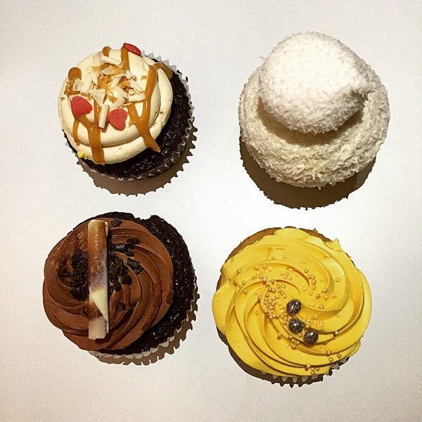 A charming little shop selling beautifully designed cupcakes with varieties including salted caramel, lemon drizzle and other options suitable for vegans. All their creations are also available to go.