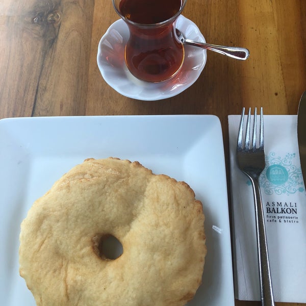 Снимок сделан в Asmalı Balkon Cafe &amp; Bistro пользователем Seda C. 9/11/2019