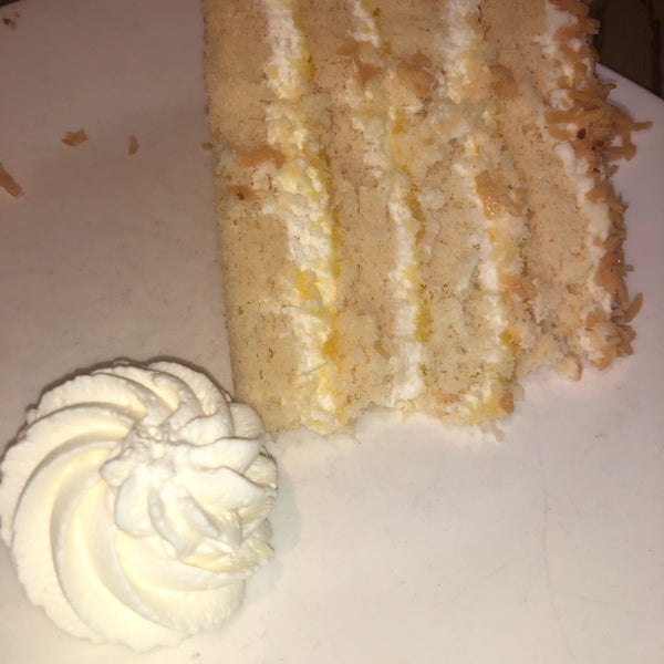 Such an amazing place! Loved the coconut shrimp, pineapple cake, and mahi mahi. The half slice is plenty on the cake. Want to come back for cocktails!