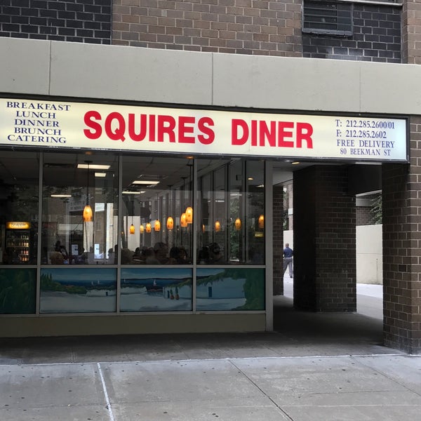 7/15/2017にEmre Berge E.がSquire&#39;s Dinerで撮った写真