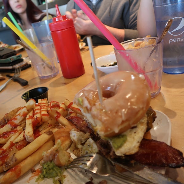 Photo taken at Crave Real Burgers by Catherine C. on 3/6/2018