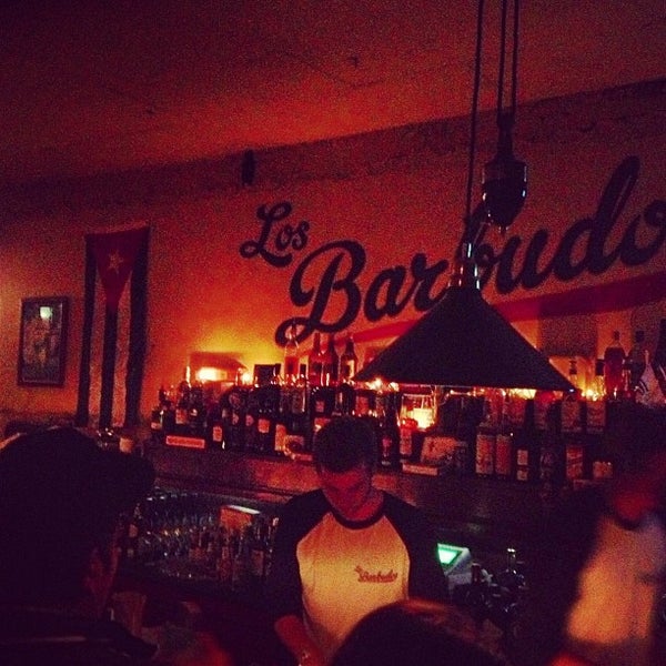 รูปภาพถ่ายที่ Los Barbudos โดย Ed C. เมื่อ 7/3/2013