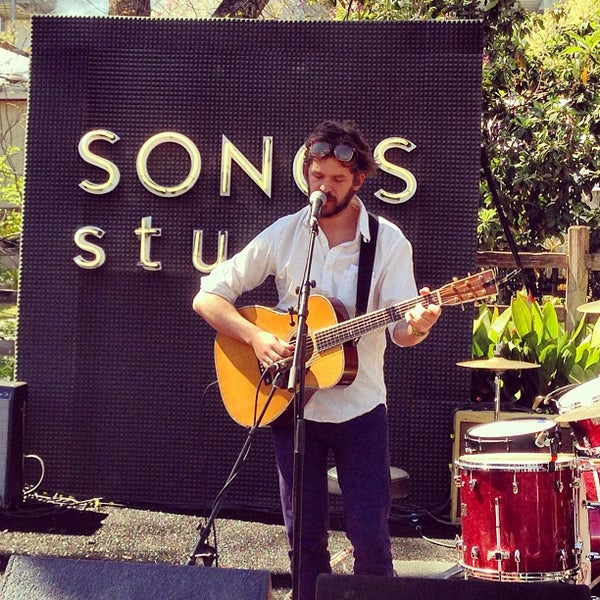 รูปภาพถ่ายที่ Sonos Studio @ SXSW โดย Thomas M. เมื่อ 3/14/2013