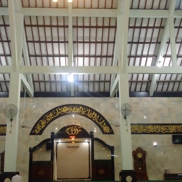Photo taken at Masjid Agung Sudirman by Shita T. on 1/15/2016