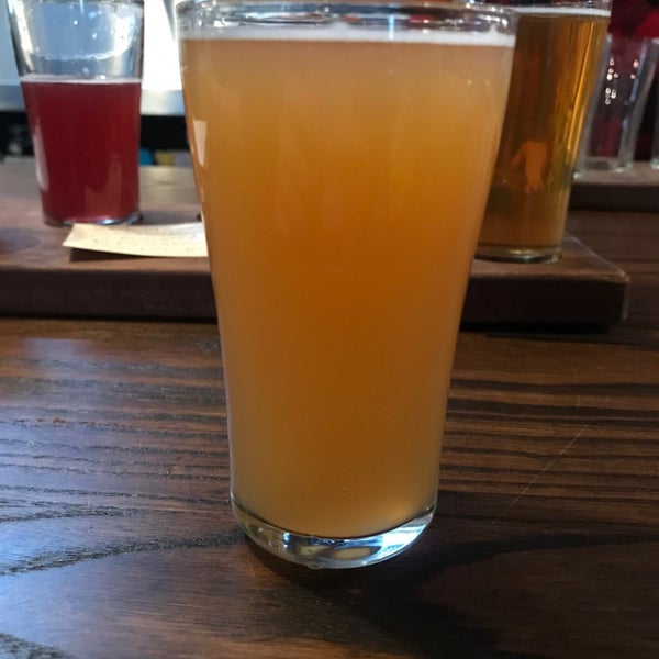 Photo taken at Craft Tasting Room and Growler Shop by Dan K. on 3/14/2020