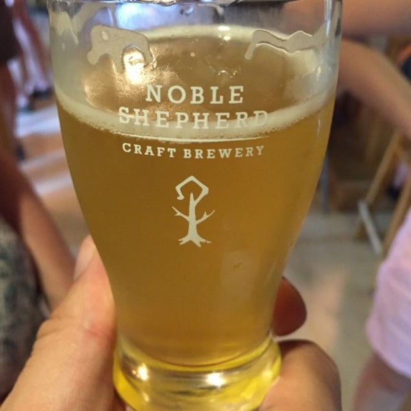 Das Foto wurde bei Noble Shepherd Craft Brewery von Dan K. am 6/25/2016 aufgenommen
