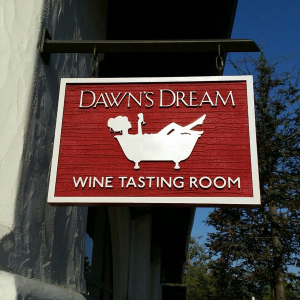 Foto tirada no(a) Dawn&#39;s Dream Winery por Becca S. em 8/17/2015