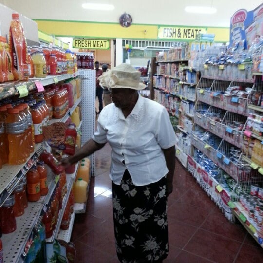 Sampars Cash & Carry Grocery Store in Old Harbour