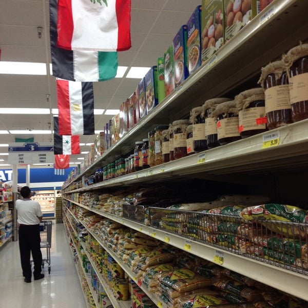Foto tirada no(a) Global Foods Market por Justin em 6/24/2013