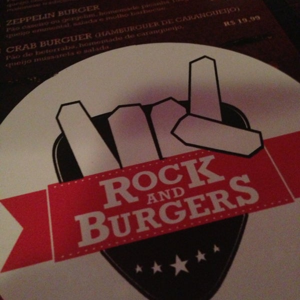 รูปภาพถ่ายที่ Rock and Burgers โดย Catarina M. เมื่อ 8/4/2013