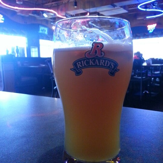 Boston Pizza - 11 tips from 353 visitors