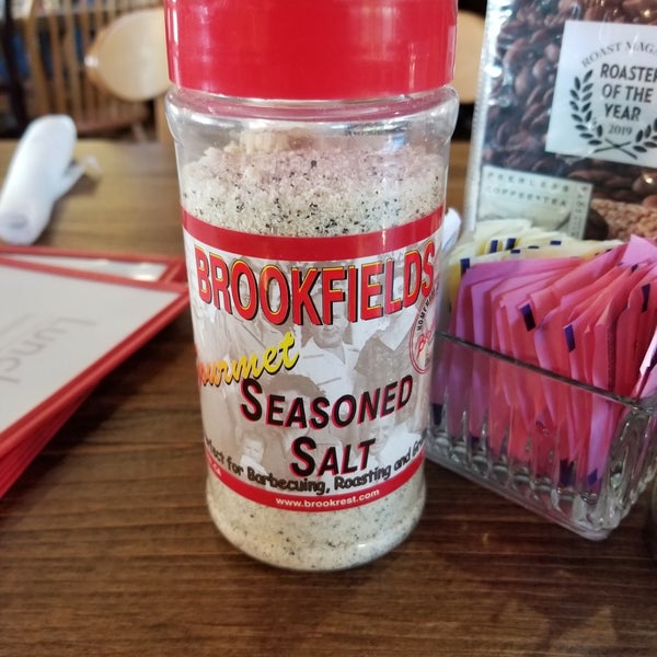Foto diambil di Brookfields Restaurant oleh Ray W. pada 9/17/2019