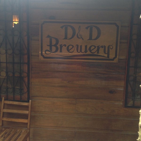 4/14/2014 tarihinde Martin M.ziyaretçi tarafından D&amp;D Brewery, Lodge, and Restaurant'de çekilen fotoğraf