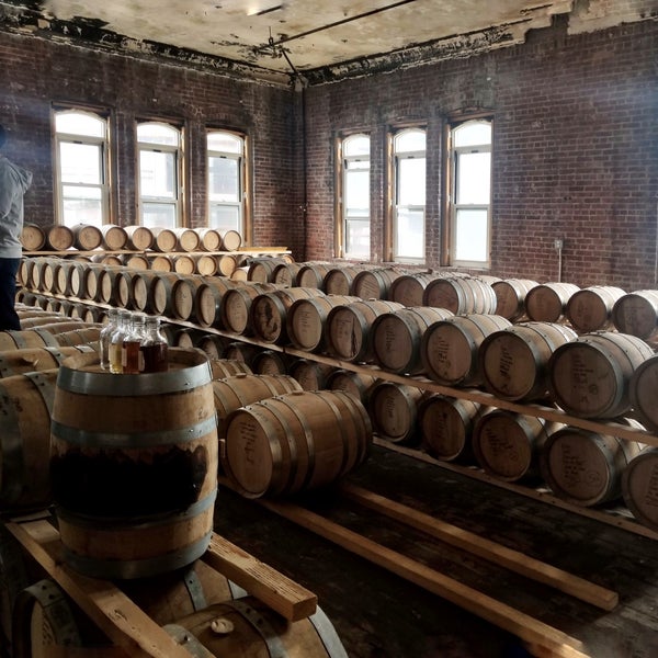 10/30/2018 tarihinde Amandaziyaretçi tarafından Kings County Distillery'de çekilen fotoğraf