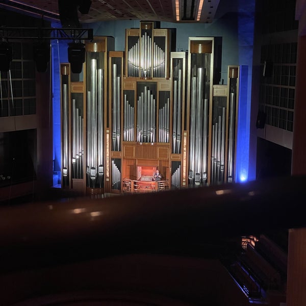Foto diambil di Morton H. Meyerson Symphony Center oleh Fateme N. pada 2/21/2022