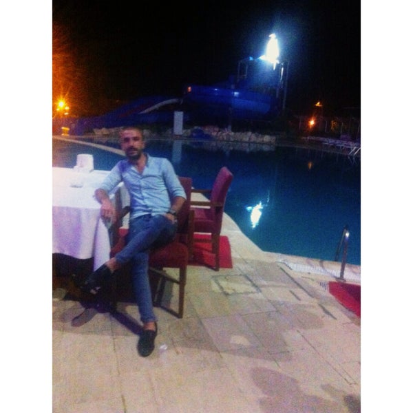 Foto tomada en The Penguen Otel  por Neşet Kerim Y. el 6/22/2019