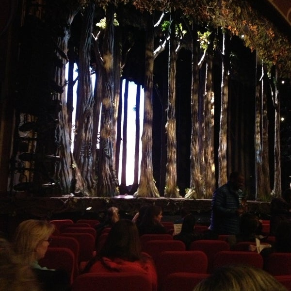 2/23/2013에 Michael P.님이 Cinderella on Broadway에서 찍은 사진
