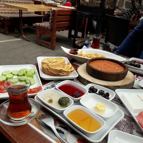 รูปภาพถ่ายที่ Osman Bey Konağı Cafe Restorant โดย Onur Ö. เมื่อ 3/11/2018