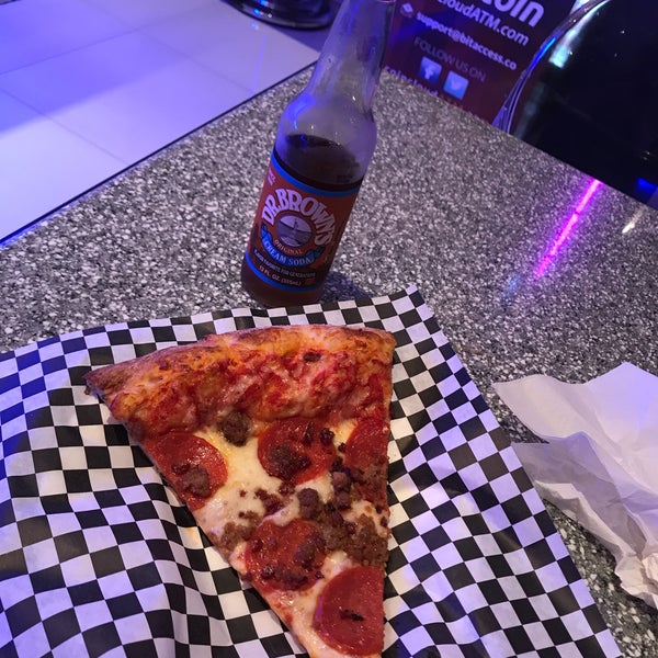 Photo taken at Pop Up Pizza by Gregg P. on 7/22/2017
