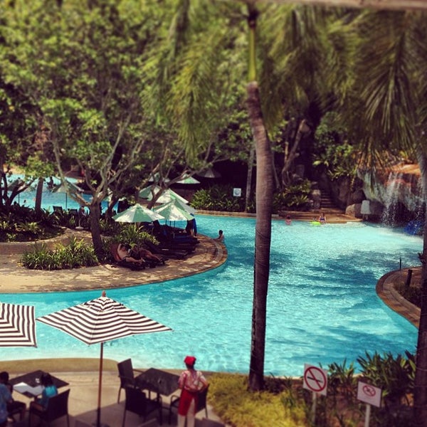 Foto diambil di Garden Pool @ Hilton Phuket Arcadia Resort &amp; Spa oleh Doan T. pada 4/3/2013